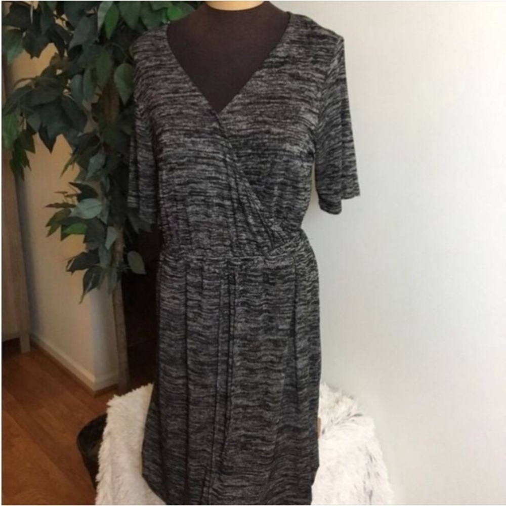 Apt 9 Faux Wrap Dress Woman’s Medium black gray marled back bar with key…